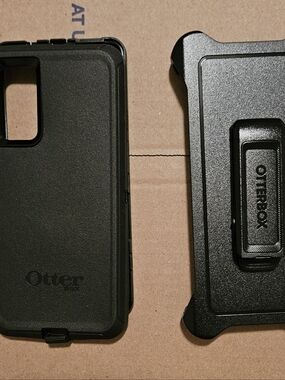 OtterBox Black Rugged Dual-Layer Phone Case with Swivel Belt Clip Holster